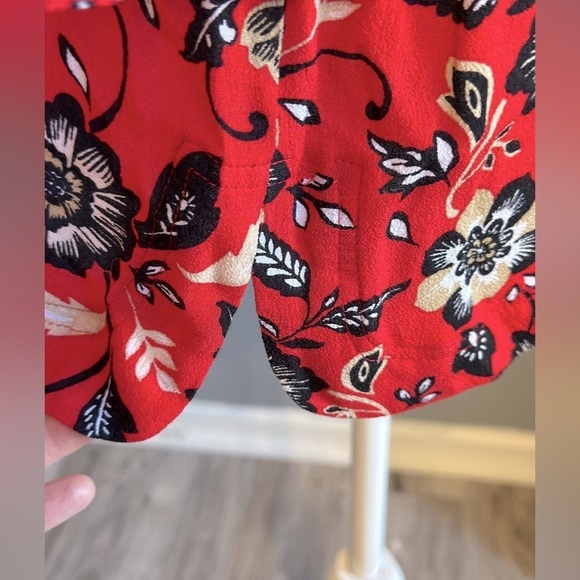 J. Jill Colorful Vibrant Floral's Print Blouse Top Red White Tan Size Medium M - Picture 7 of 9